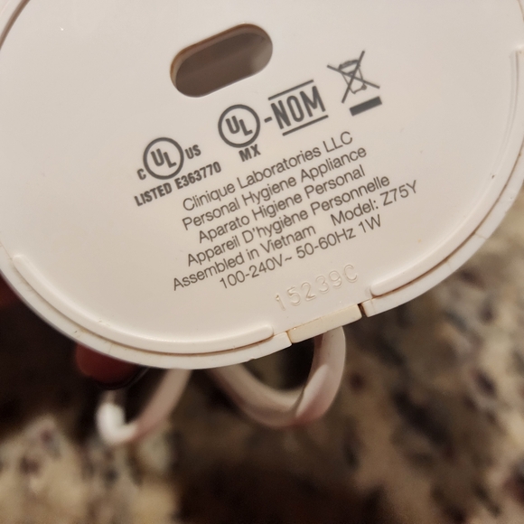 CLINIQUE SONIC SYSTEM Purifying Cleansing Brush - Picture 6 of 9